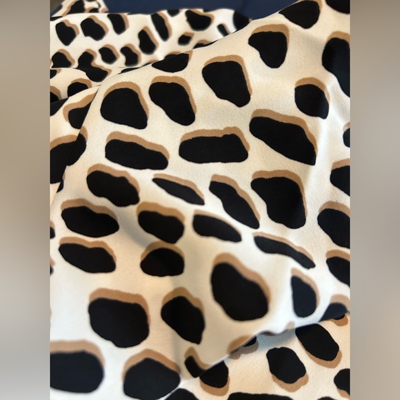 ANN TAYLOR • Animal Print Short Sleeve Dress • 6P • - Picture 3 of 8